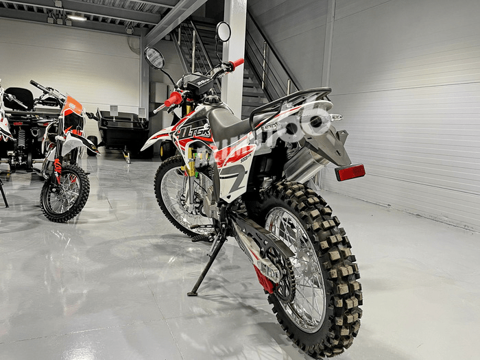 Мотоцикл JHL S003 LITE 250 (4T CB250-G) ПТС 21/18 (2024 г.) красный